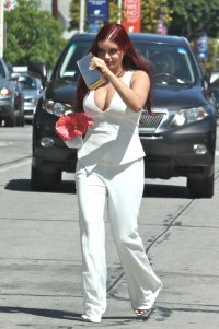 ariel winter in bianco 01.jpg