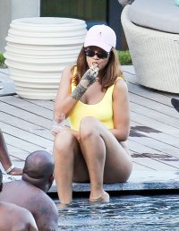 rihanna in pool 21.jpg