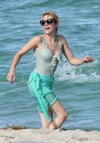 emma roberts in beach 20.jpg