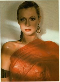 43937358_pb_ita_07_1979_p_038_loretta_goggi.jpg