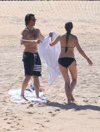 gwyneth paltrow in bikini 12.jpg