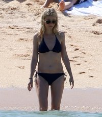 gwyneth paltrow in bikini 25.jpg