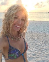 marina graziani in bikini 04.jpg