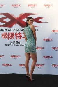nina dobrev al gala 02.jpg