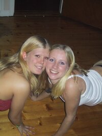 Homemade.SE.Pics.Blondie.Goes.Naked.02of22.jpg