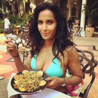 padma lakshmi in bikini 02.jpg