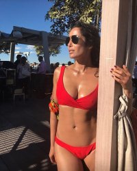 padma lakshmi in bikini 02.jpg