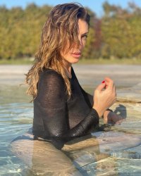 sabrinasalernofficial_271915537_246804357473184_5032740585970861075_n.jpg