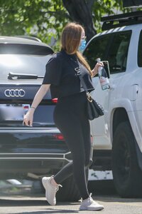 emma-stone-out-in-los-angeles-06-15-2021-2.jpg