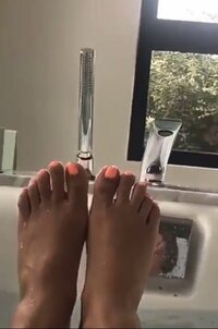 Eva-Longoria-Feet-3475685.jpg