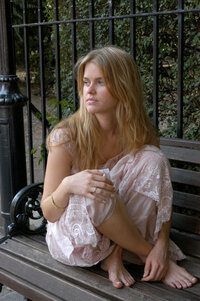 Alice-Eve-Feet-327391.jpg