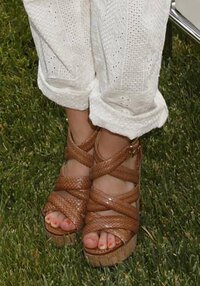 ap-annasophia-robb-sandals.jpg