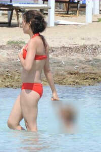 jasmine trinca in bikini 03.jpg