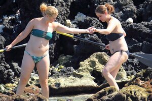 amy schumer in bikini 03.jpg