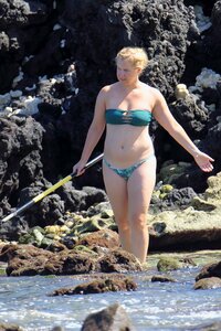 amy schumer in bikini 06.jpg