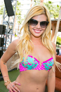 chanel west coast in bikini 08.jpg