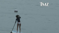 Eva Longoria_Paddle Surfing hd1080p.avi_snapshot_01.32_[2012.08.02_22.23.35].jpg