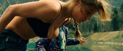 Adele Exarchopoulos - The Five Devils - 2_3.jpg