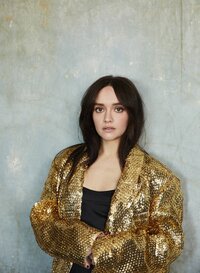 olivia-cooke-harper-s-bazaar-uk-winter-2022-4.jpg