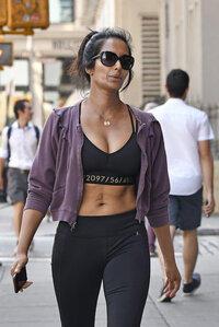 padma lakshmi in street 08.jpg