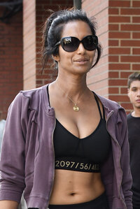 padma lakshmi in street 09.jpg