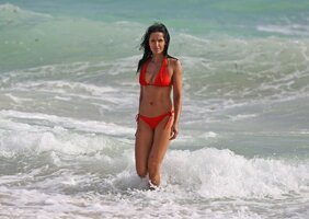 padma lakshmi in bikini (24).jpg