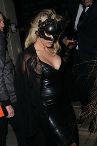 pamela anderson al night (07).jpg