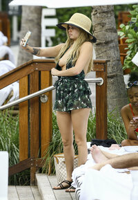 chanel west coast in beach (08).jpg