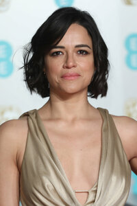 michelle rodriguez al gala 02.jpg