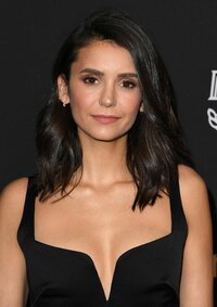 nina dobrev al gala (07).jpg