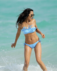 padma lakshmi in bikini (21).jpg