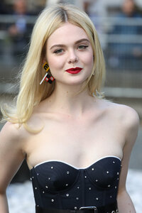 Elle Fanning.jpg