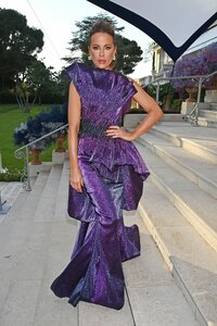 Kate_Beckinsale_at_amfAR_Cannes_Gala_2023_in_Cap_d___Antibes_05-25-2023__13_.jpg