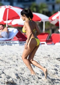 padma lakshmi in bikini (28).jpg