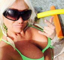 linda hogan al mare 05.jpg