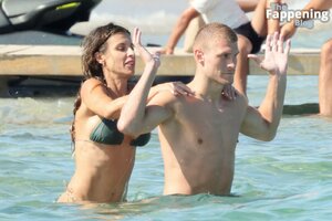 Elisabetta-Canalis-Sexy-The-Fappening-Blog-23.jpg