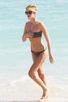 Alessia_Marcuzzi_Bikini_Candids_on_the_Beach_in_Miami_January_24_2013_41-01262013122010000000.jpg