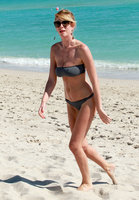 Alessia_Marcuzzi_Bikini_Candids_on_the_Beach_in_Miami_January_24_2013_62-01262013122137000000.jpg