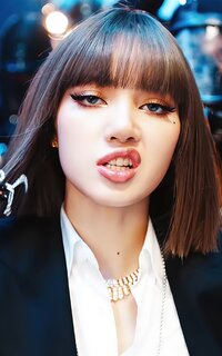 1600x2560-1384705-BLACKPINK-Lisa-Lalisa-Manoban-Lalisa.jpg